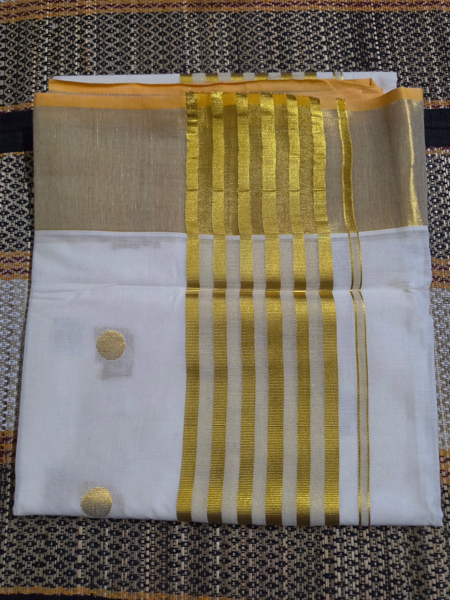 Set Saree - Parallel Gold Horizontal stripes - SSP100088