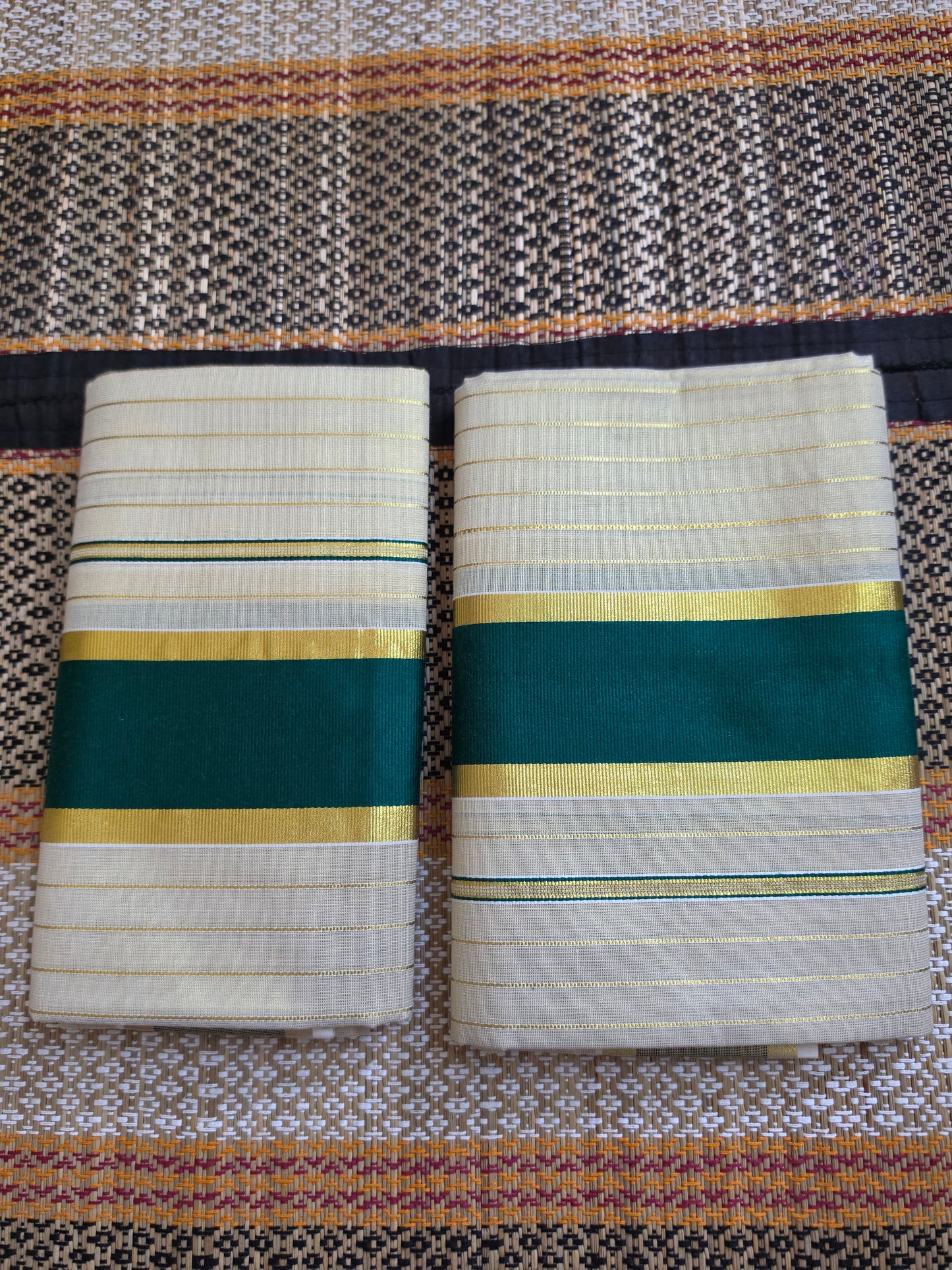 Set Mundu Dark Green and Gold Kasavu with Pinstripes - SMP100094