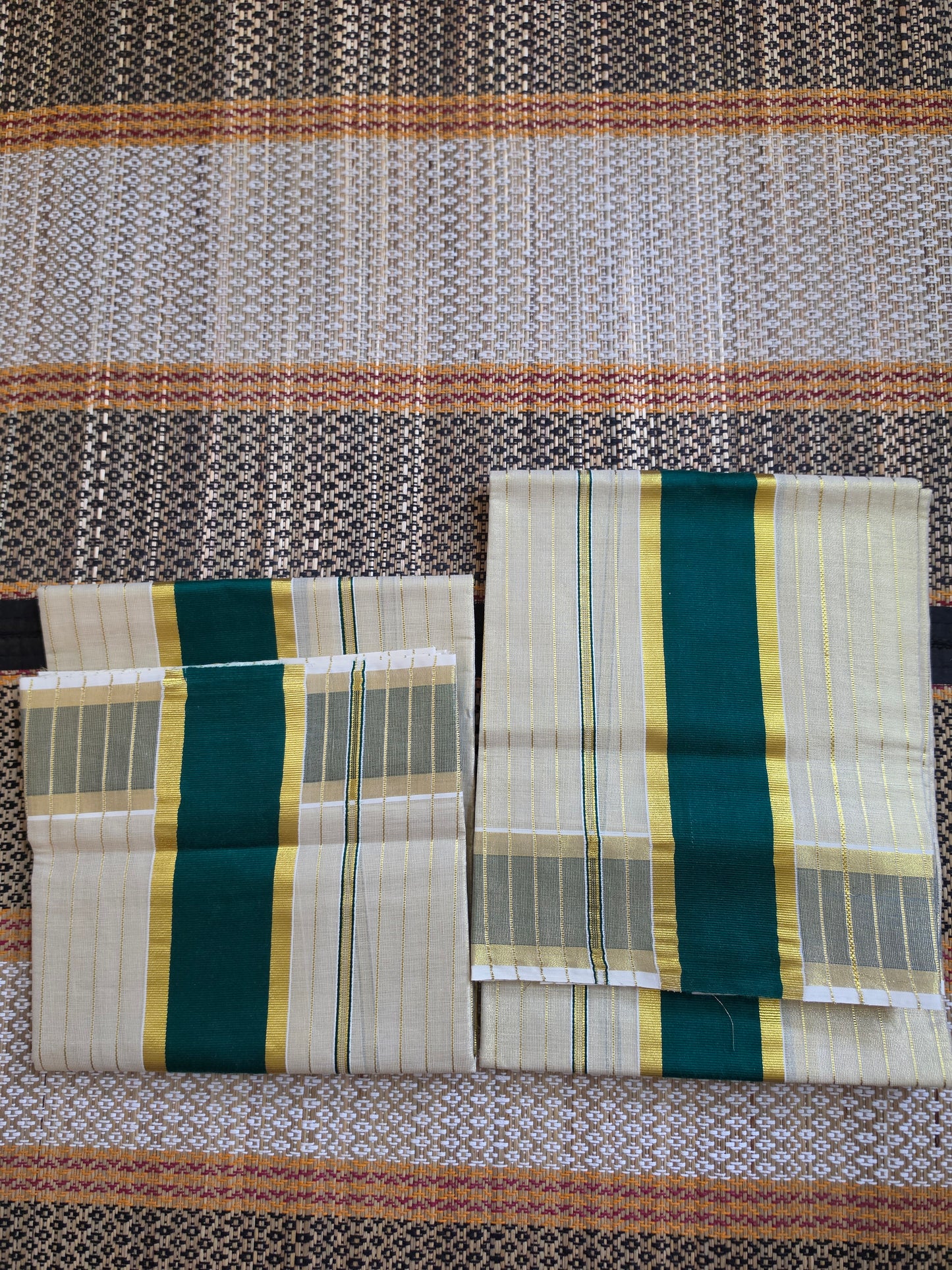 Set Mundu Dark Green and Gold Kasavu with Pinstripes - SMP100094