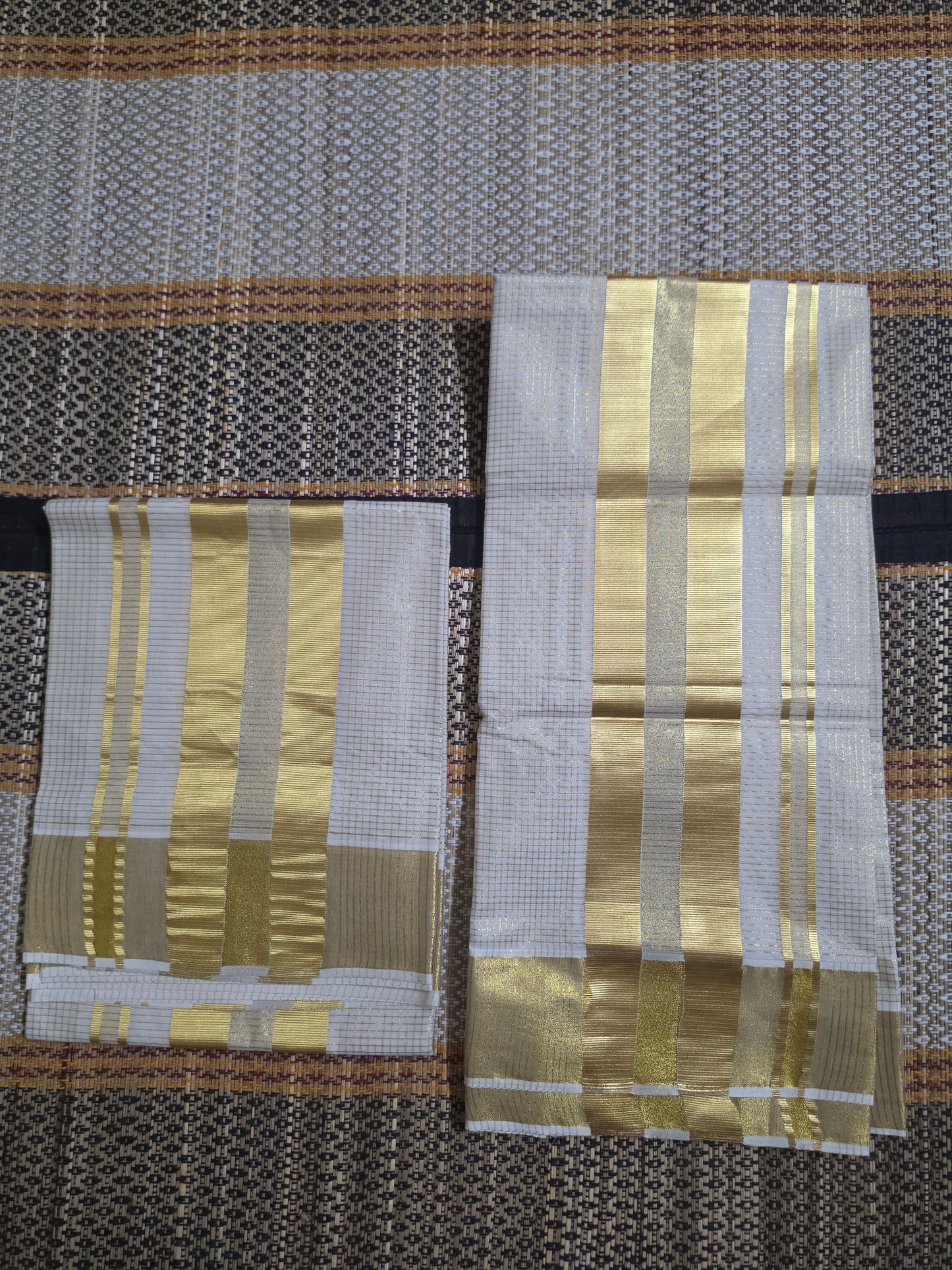 Set Mundu Check Pattern with Thick Golden Kasavu Pallu -SMP100092