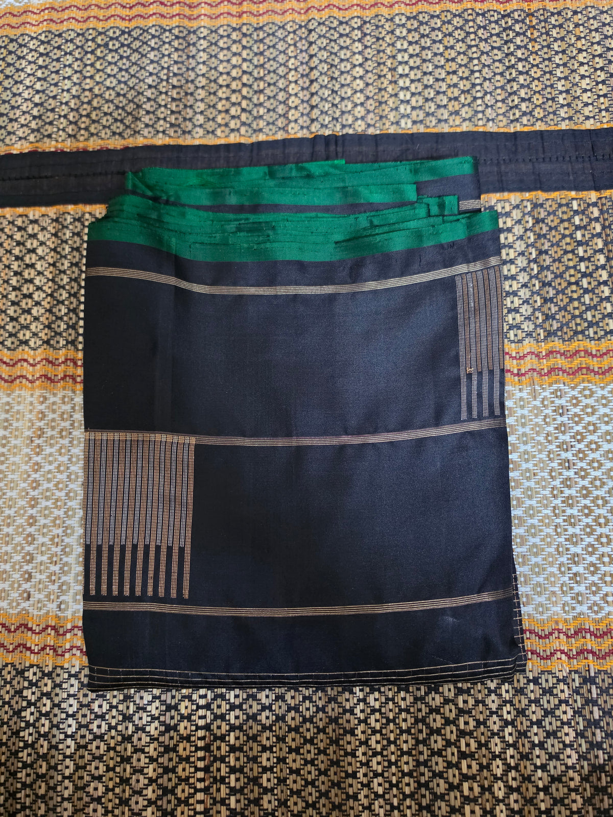 Pure Silk Vaira Oosi Saree - Black & Bottle Green with Silk mark - PS100030