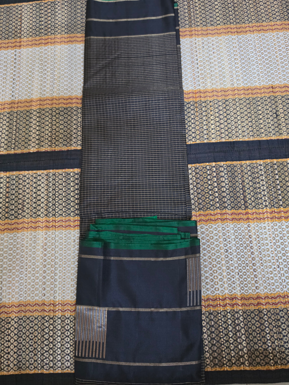 Pure Silk Vaira Oosi Saree - Black & Bottle Green with Silk mark - PS100030