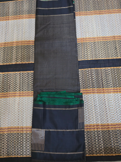 Pure Silk Vaira Oosi Saree - Black & Bottle Green with Silk mark - PS100030
